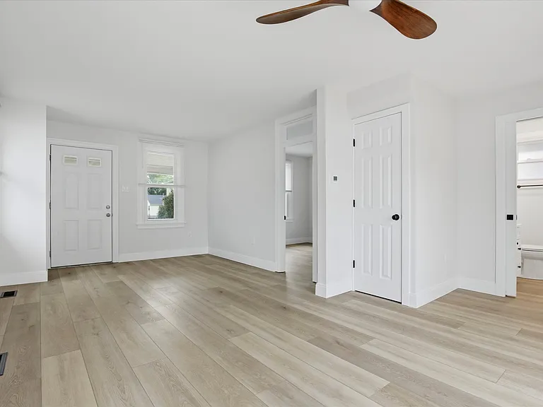 125 Warren St — Photo 4