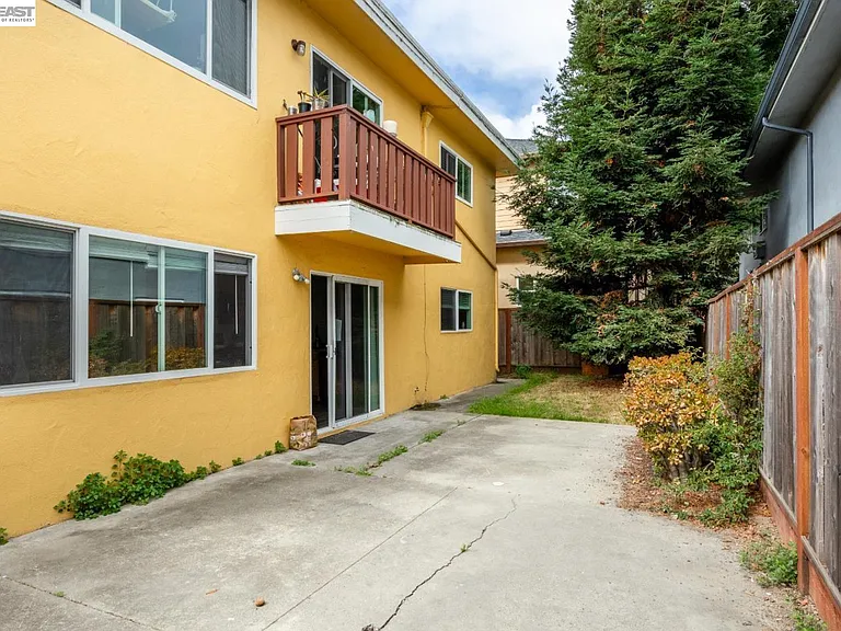 238 San Lorenzo Blvd #5 — Photo 16
