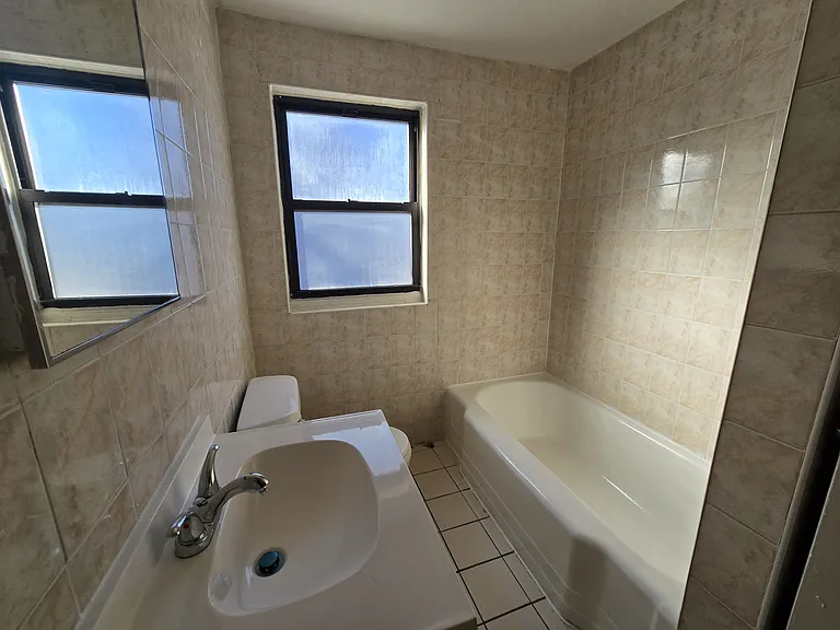 110 Maltby St #12B — Photo 4
