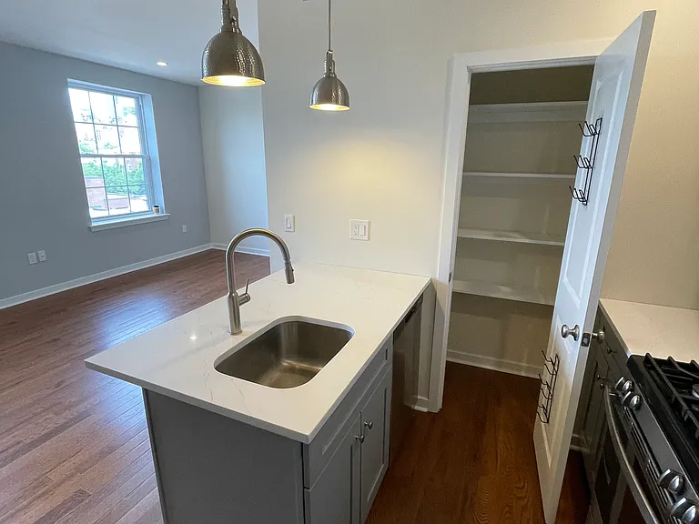 507 S 9th St #302 — Photo 9