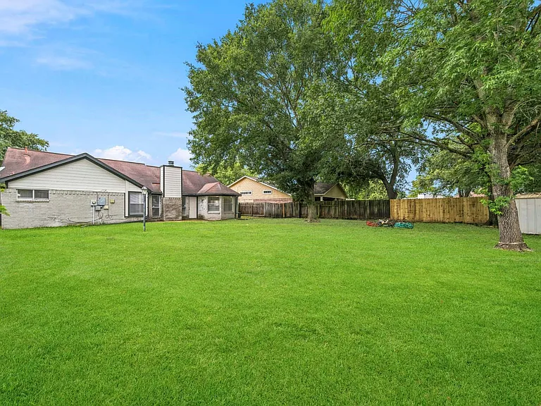 22039 Rivermead Dr — Photo 23