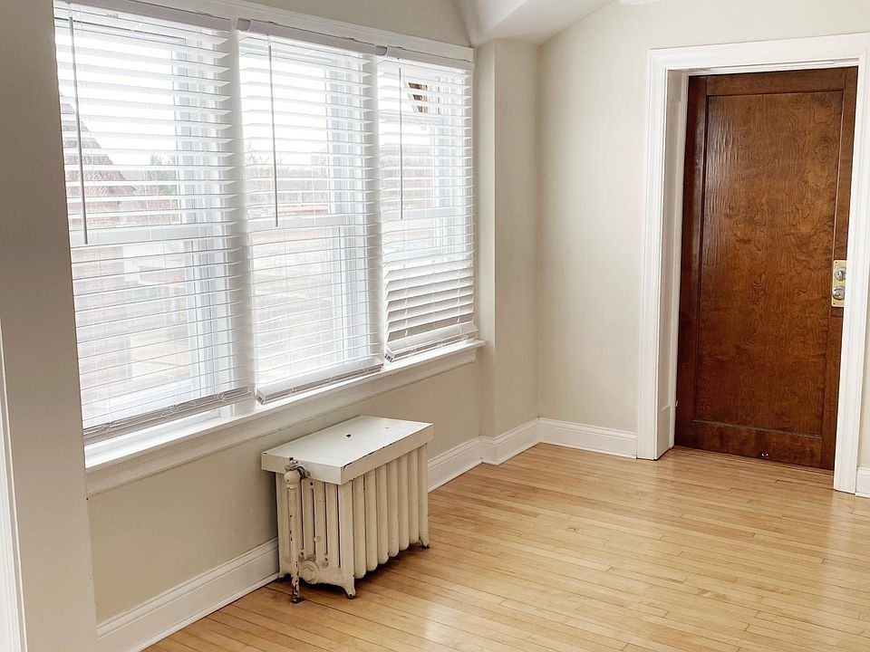 2nd image of 735 Elm St #304