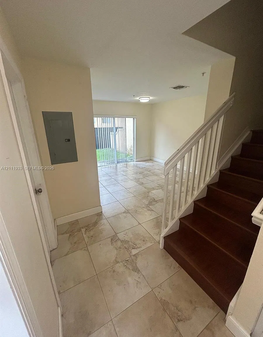 Aqua Vista Townhomes Cond — Photo 4