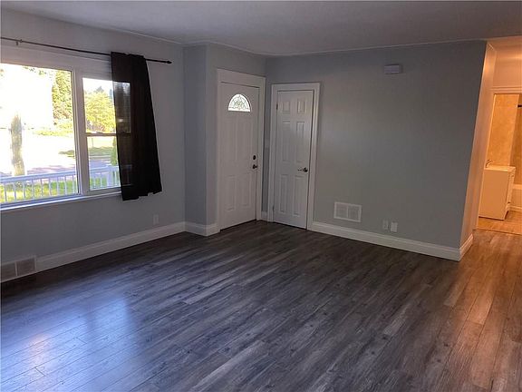 5th image of 40 Kerman Ave