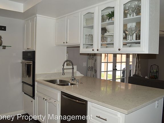5th image of 688 Mission Ct