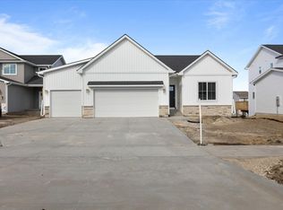 305 NW Lavelle Ct, Waukee, IA 50263