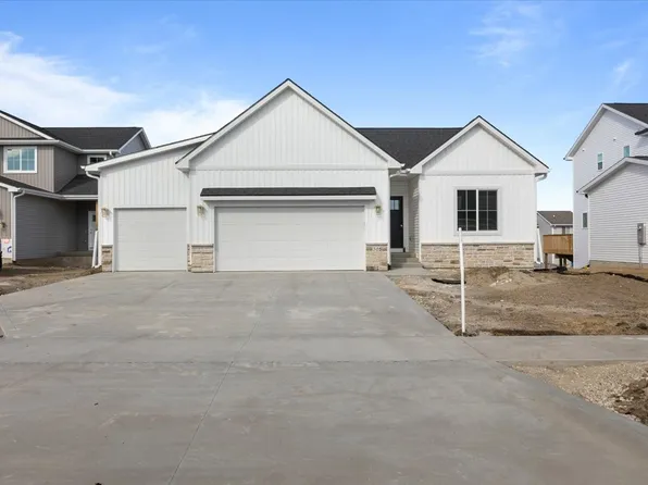 305 Lavelle Ct, Waukee, IA 50263