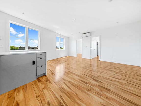 3rd image of 33-29 Astoria Blvd N #2D