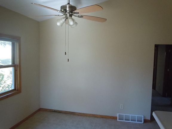 5th image of 518 Brody Ave