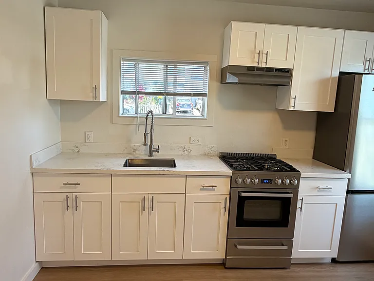 209 Decker St #215 — Photo 4