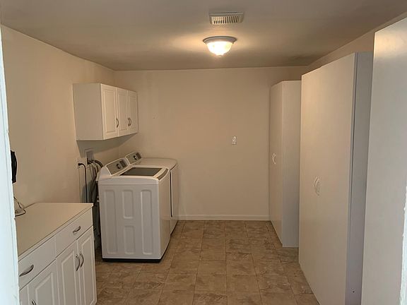 4th image of 3702 E Ludlow Dr