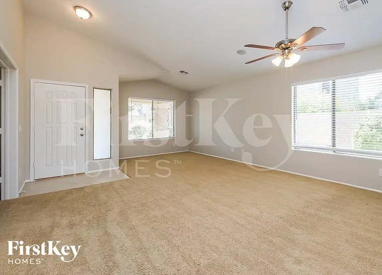 98 E Clairidge Dr — Photo 2