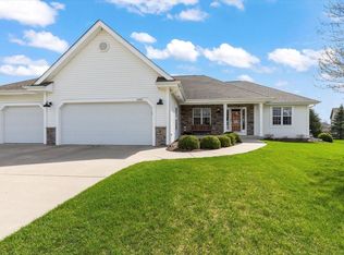 1355 Cider Cir, Mukwonago, WI 53149