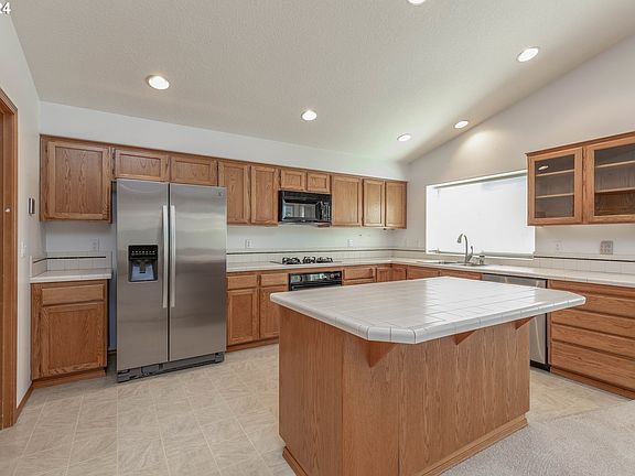 4th image of 203 NE 136th St