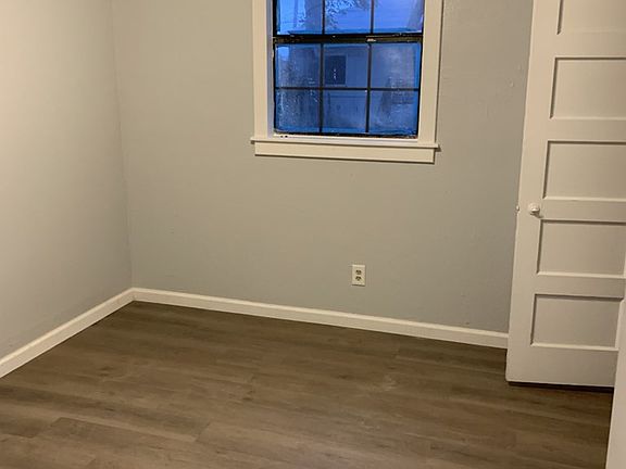 5th image of 160 E Chapin St