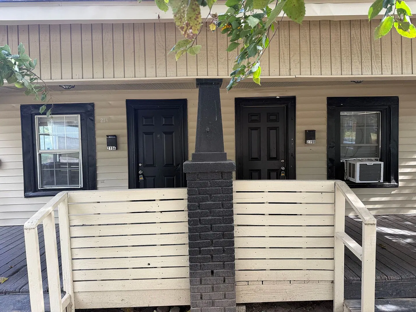 219 N Rosedale Ave — Photo 2
