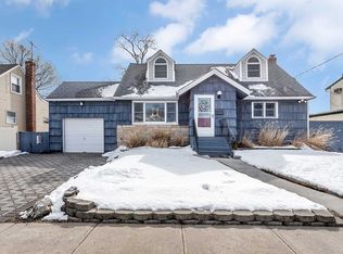 589 Terry Pl, Valley Stream, NY 11580