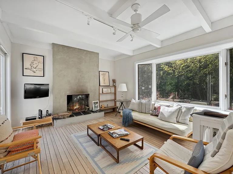 Manor Ln — Photo 3