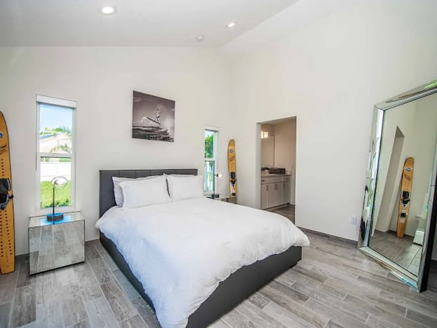 4 bed, 5.0 bath, 1345 sqft, $9,750 — Photo 2