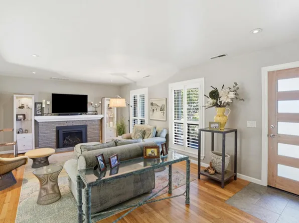 329 Stuart Ave, Pacific Grove, CA 93950