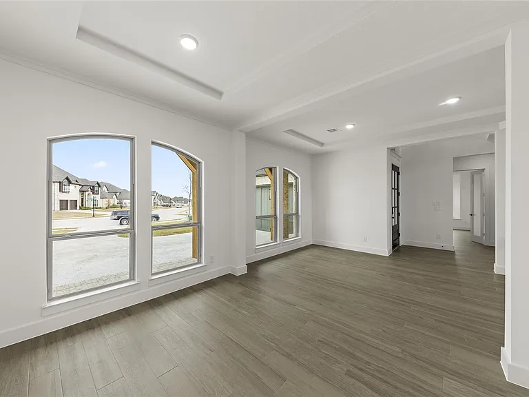 1320 Villanova Ln — Photo 5