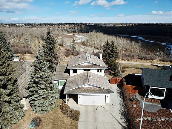 2nd image of 182 Woodbend Way SE