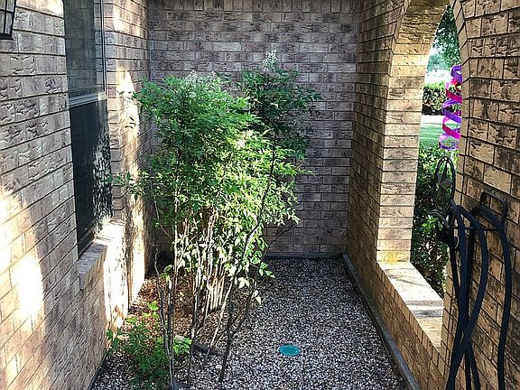 5th image of 8144 Carriage Ln
