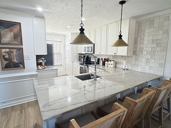 3rd image of 7493 Pebble Lake Dr