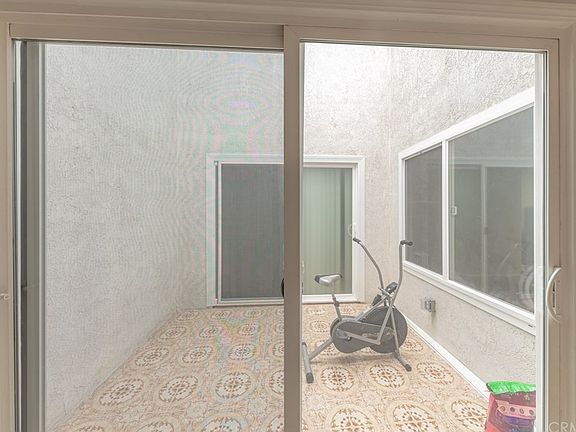 4th image of 2543 S Miramonte Ave