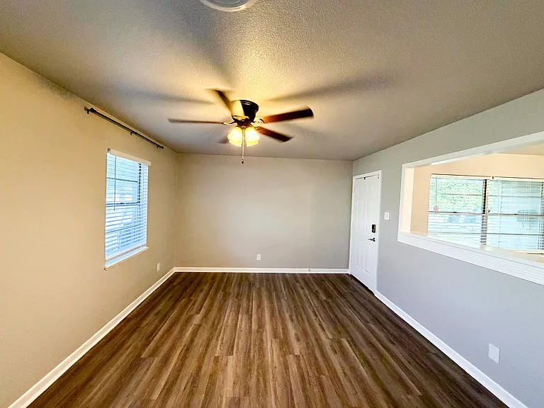 1204 Chippendale Dr — Photo 4