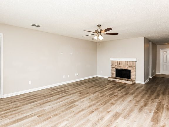 5th image of 1505 Queen Annes Dr