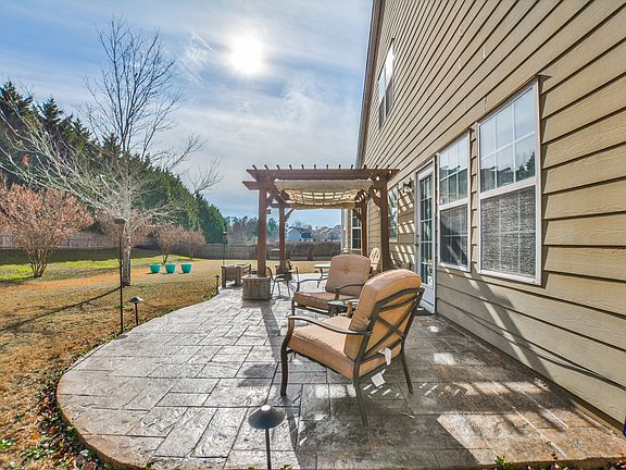 5th image of 632 Darley Walk