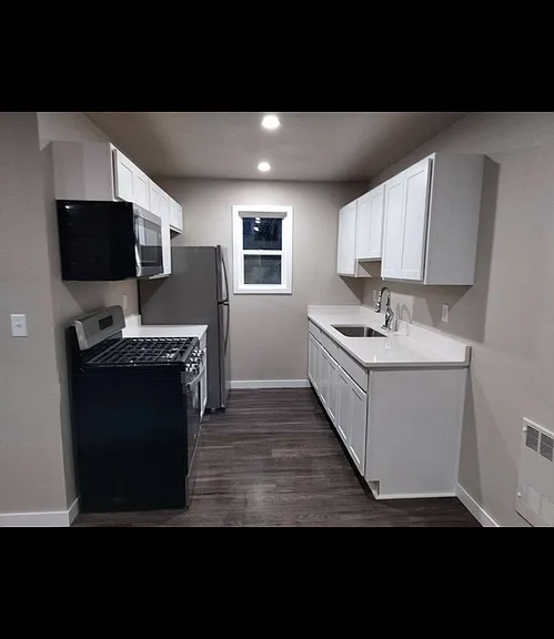 3303 E Bremer Ave — Photo 2