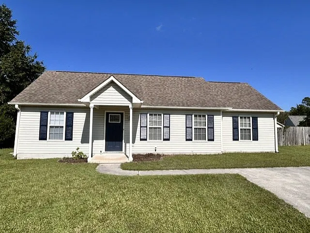 Cul-de-sac Home — Photo 1