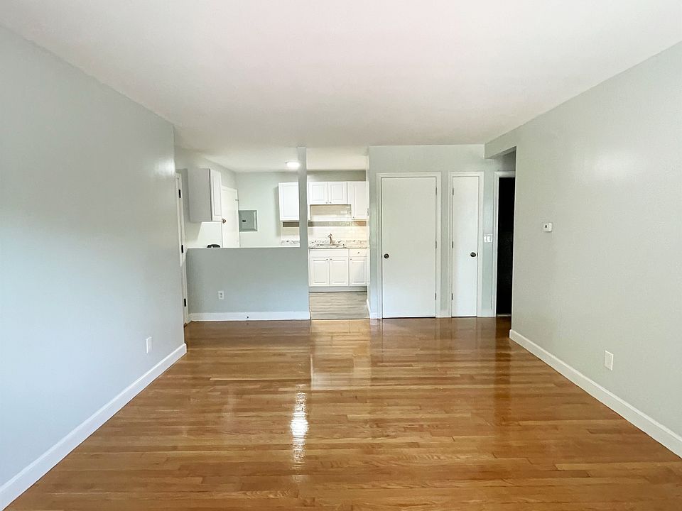 1st image of 580 Bridge St #1
