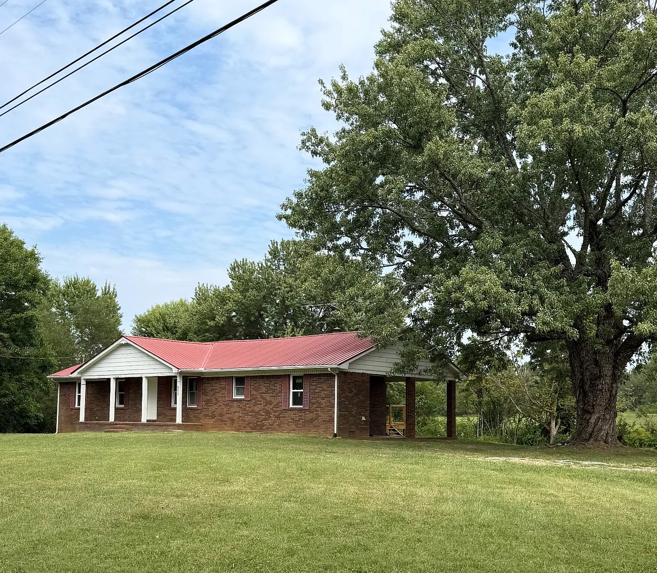 3 bed, 2800 sqft, $1,950 — Photo 1