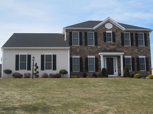 51 Ridgewood Dr, Mechanicville, NY 12118