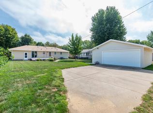 948 Main St S, Shakopee, MN 55379