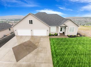 1420 Valhalla Loop, Selah, WA 98942