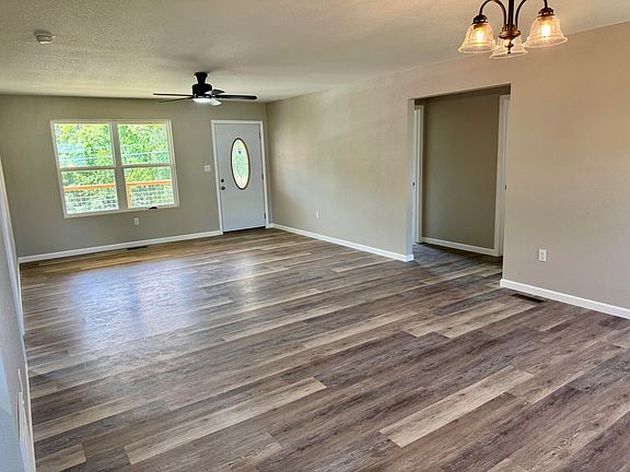 4th image of 573 S Cecil St