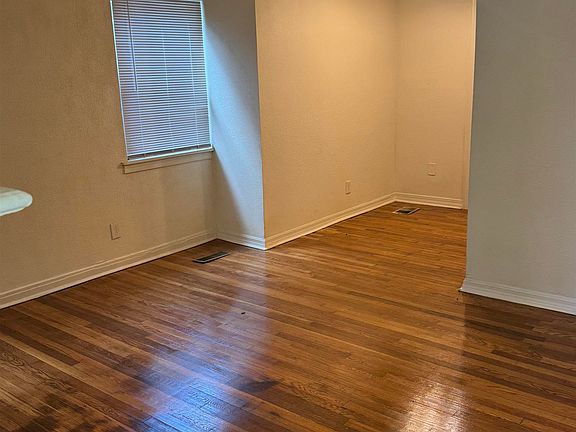 3rd image of 808 45th St