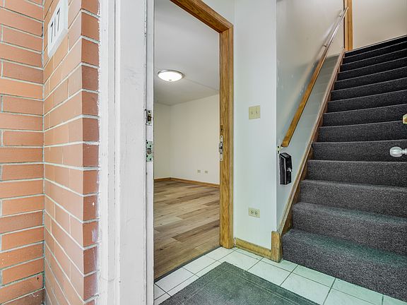 4th image of 717 S Claremont Ave #2