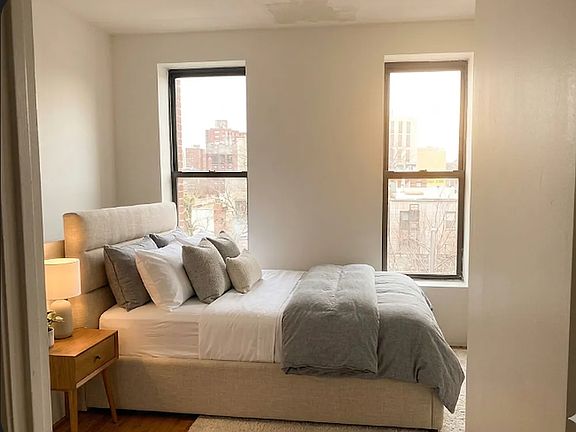 2nd image of 2366 Pacific St #3R