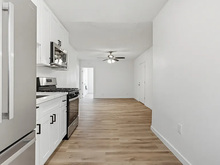 Gated, MidCentury MultiFamily Property near Metro Access and Victoria Park — Photo 16