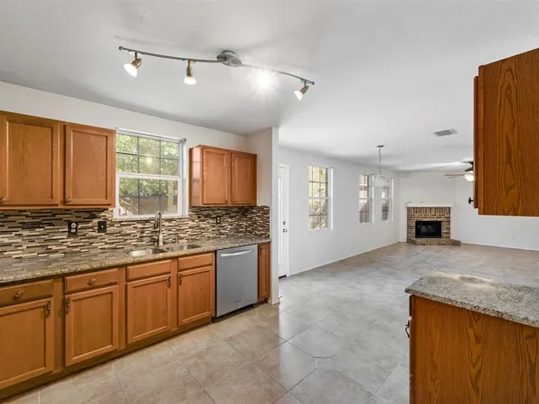16617 Woodside Dr, Justin, TX 76247