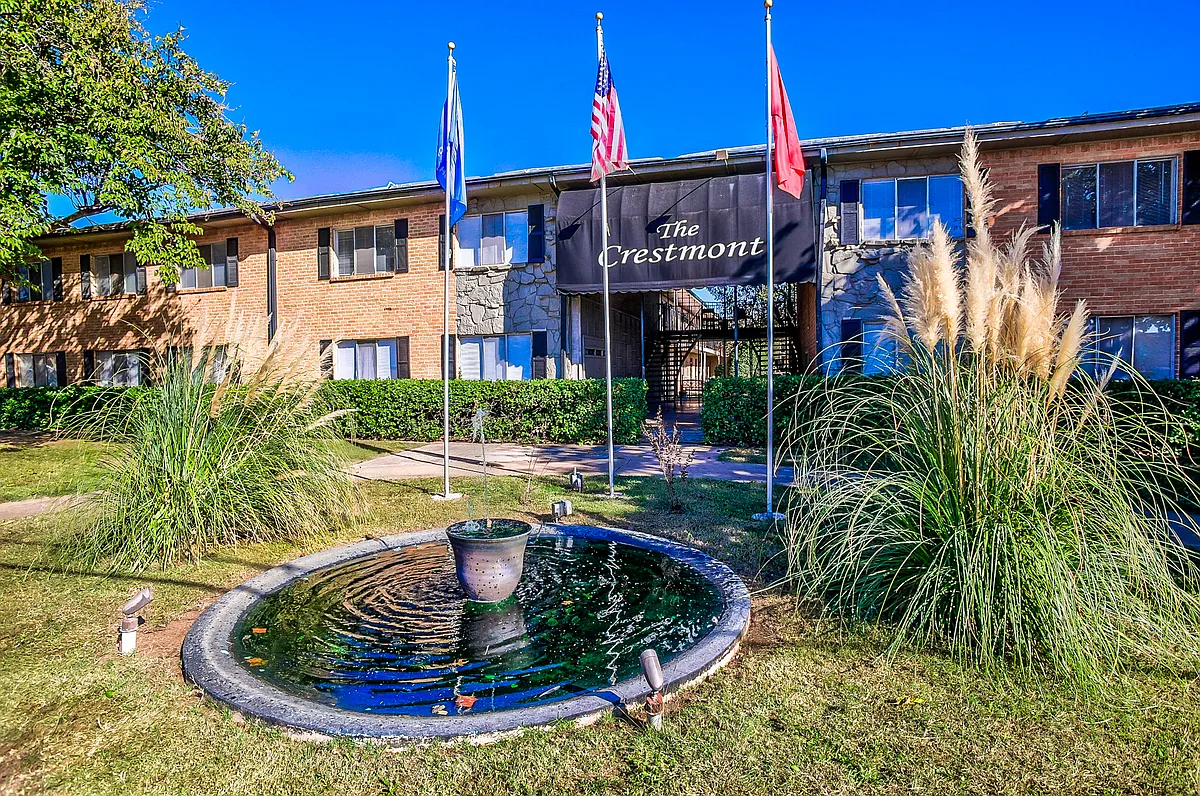 Building Photo - The Crestmont Apartments