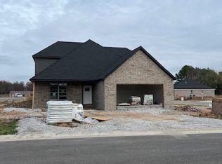 810 Bonnie St, Centerton, AR 72719