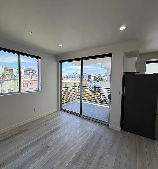 124 S Croft Ave #303 — Photo 10