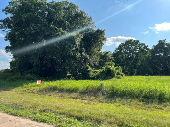 106 Pony Trail, Angleton, TX 77515
