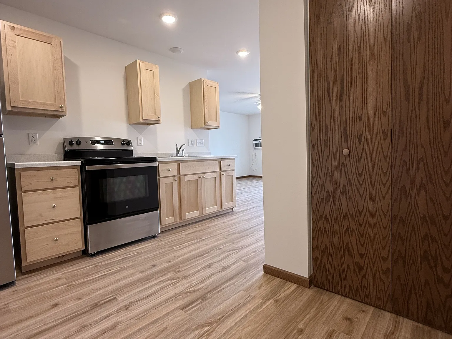 Carver Flats - 413 — Photo 3